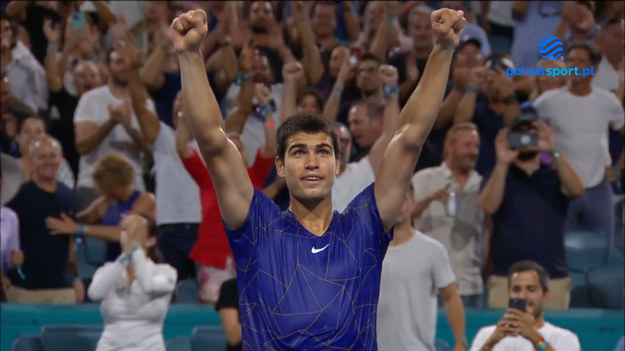 Carlos Alcaraz pokonał Miomira Kecmanovicia 6-7(5), 6-3, 7-6(5) podczas turnieju ATP w Miami, tym samym awansować do ćwierćfinału.

Alcaraz będzie miał teraz mniej niż 24 godziny na regenerację, aby powrócić na kort i zmierzyć się z obrońcą tytułu Hubertem Hurkaczem, zwycięzcą, który pokonał światowy numerem 2, czyli Daniiła Miedwiediewa 7-6 (7), 6-3, podczas czwartkowego pojedynku. Jeszcze tego samego dnia Hubert Hurkacz po krótkiej przerwie wyszedł na kort, by w półfinale debla, w parze z Amerykaninem Johnsem Isnerem, wygrać z Australijczykami Thanasim Kokkinakisem i Nickiem Kyrgiosem 6:4, 6:3.



