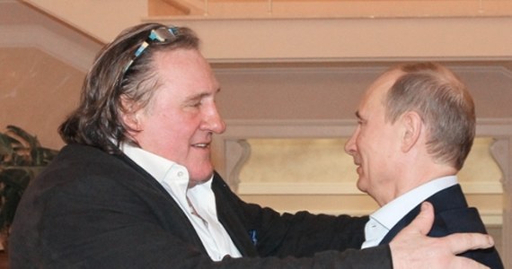 Francuski aktor Gerard Depardieu, który w przeszłości wychwalał prezydenta Rosji Władimir Putina, teraz nazwał inwazję na Ukrainę „szalonym, nieakceptowalnym ekscesem”.