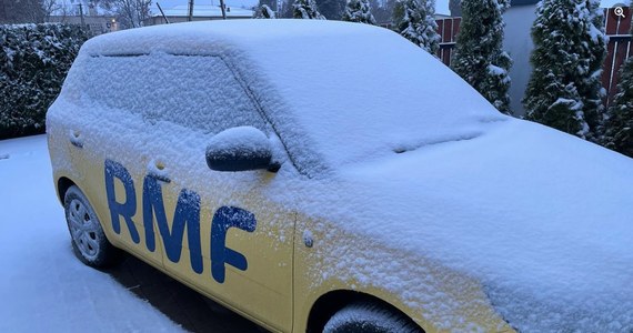 To nie primaaprilisowy żart: Śnieg spadł dziś w wielu regionach kraju. Zima wróciła m.in. na Lubelszczyznę. Kierowcy powinni tam uważać: na drogach jest ślisko.