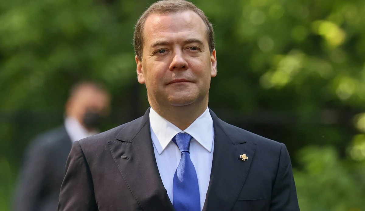 Wiceprzewodniczący Rady Bezpieczeństwa Federacji Rosyjskiej Dmitrij Miedwiediew w odpowiedzi na zachodnie sankcje zaproponował zakaz dostarczania rosyjskich produktów, w tym żywności, do "nieprzyjaznych" krajów. "Podzielimy się obiadem z przyjaciółmi i nie damy obiadu wrogom" - napisał.