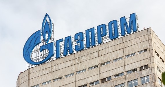 ​Gazprom rozpoczął wysyłanie powiadomień do kontrahentów o przejściu na nowy system płatności za gaz w rublach - poinformowała służba prasowa koncernu. Rzecznik Kremla Dmitrij Pieskow powiedział z kolei dzisiaj, że dostawy nie zostaną odcięte, jeśli płatności nie będą natychmiastowo regulowane w rosyjskiej walucie.