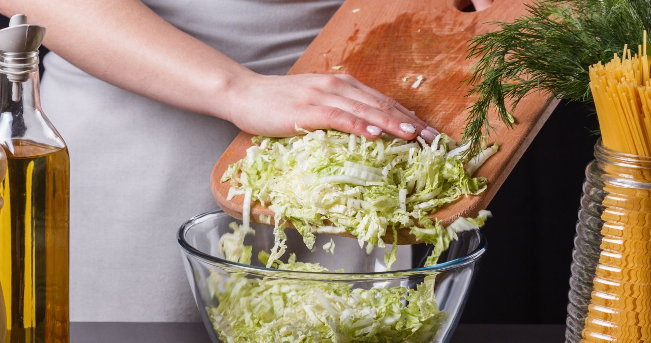 Moja mama robi surówkę z kapusty pekińskiej z takim dodatkiem. Znika w mgnieniu oka