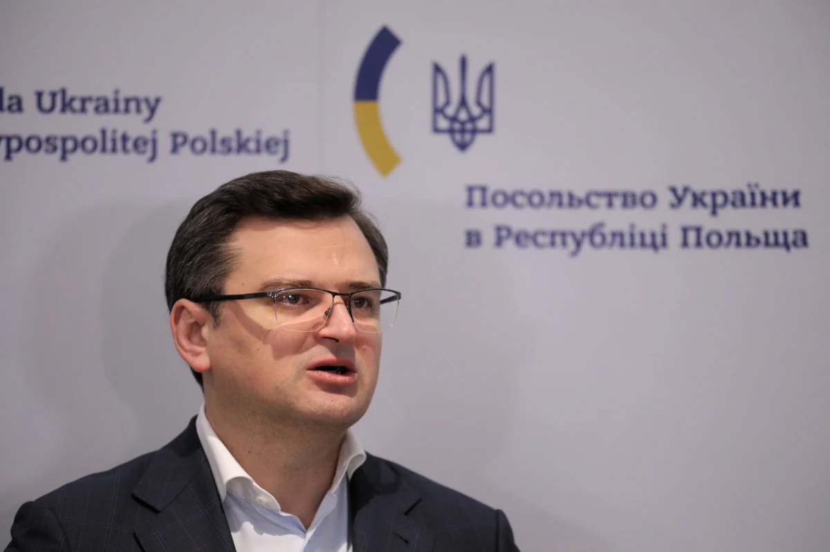 Skoordynowanie działań dla zwiększenia presji sankcyjnej na Rosję i wzmocnienie zdolności obronnych Ukrainy były wśród tematów, które z polskimi politykami poruszał szef MSZ Ukrainy Dmytro Kułeba. Podkreślił, że dostarczanie uzbrojenia i sankcje na Rosję to elementy kluczowe dla wsparcia jego kraju.