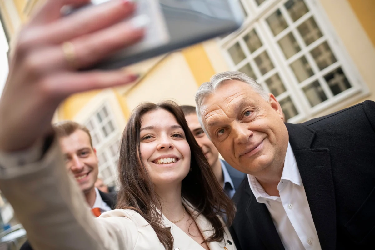 "Lewica jest pełna Ukraińców - jeśli wygrają, zaczną dostawy broni, Rosjanie odetną nam gaz, a gospodarka zostanie zrujnowana" - straszy Viktor Orban w mediach społecznościowych na finiszu kampanii wyborczej. Już jutro Węgrzy pójdą do urn, by wybrać 199-osobowy parlament. Rządzący Fidesz utrzymuje prowadzenie w sondażach. 