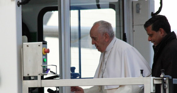 Papież Franciszek przyznał w rozmowie z dziennikarzami, że rozważana jest jego podróż do Kijowa, dokąd został wcześniej zaproszony. Hierarcha przyleciał w sobotę na Maltę rozpoczynając dwudniową wizytę na wyspie na Morzu Śródziemnym. Papieski samolot wylądował na lotnisku w mieście Luqa.