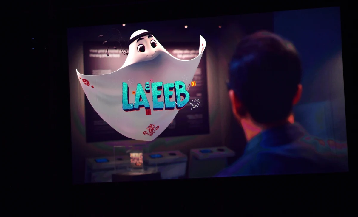 Organizatorzy piłkarskich mistrzostw świata w Katarze zaprezentowali oficjalną maskotkę imprezy. To postać w arabskim stroju o imieniu La'eeb, która ma utożsamiać cieszącego się grą zawodnika o wysokich umiejętnościach.