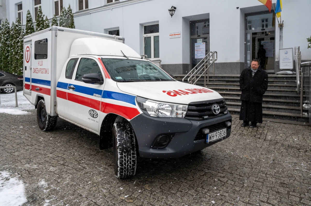 Metropolita łódzki arcybiskup Grzegorz Ryś poświęcił karetkę dla ukraińskiego Lwowa, kupioną ze zbiórki pieniędzy zorganizowanej przez Okręgową Izbę Lekarską i radnych Łodzi. Pewną kwotę do zbiórki dołożyli m.in. papież Franciszek i kardynał Konrad Krajewski.