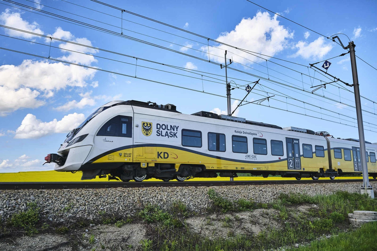 ​Od dziś nie wszyscy Ukraińcy mogą korzystać z darmowych przejazdów pociagami Kolei Dolnośląskich. Zmieniły się zasady. Kto może jeździć za darmo?