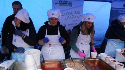 ​"Pomagamy Ukrainie ze smakiem". Akcja charytatywna na krakowskim Małym Rynku