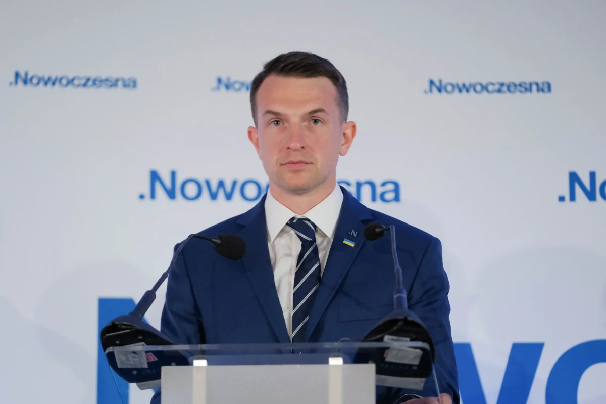 Poseł Adam Szłapka został ponownie wybrany na przewodniczącego Nowoczesnej. W głosowaniu zdecydowanie pokonał posła Krzysztofa Mieszkowskiego. Po ogłoszeniu wyników wyraził przekonanie, że za rok opozycji uda się odsunąć PiS od władzy i realizować marzenia o "nowoczesnej Polsce".