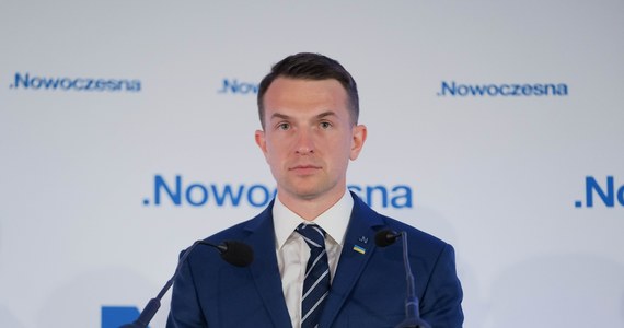 Poseł Adam Szłapka został ponownie wybrany na przewodniczącego Nowoczesnej. W głosowaniu zdecydowanie pokonał posła Krzysztofa Mieszkowskiego. Po ogłoszeniu wyników wyraził przekonanie, że za rok opozycji uda się odsunąć PiS od władzy i realizować marzenia o "nowoczesnej Polsce".