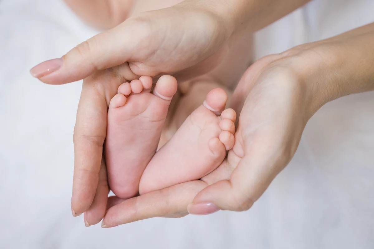 Po zamknięciu oddziału covidowego w szpitalu powiatowym w Zakopanem od poniedziałku zostaje przywrócony oddział ginekologiczno-położniczy. Z powodu braków kadrowych, będzie działał tylko w zakresie ginekologii. Położne obawiając się, że to koniec zakopiańskiej porodówki, pikietowały pod leczniczą. Dyrekcja zapewnia, że szuka specjalistów.