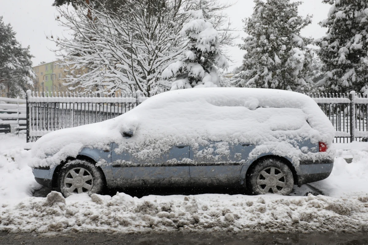 Instytut Meteorologii i Gospodarki Wodnej wydał ostrzeżenie pierwszego stopnia przed oblodzeniem dla województw kujawsko-pomorskiego i pomorskiego, oraz dla 11 powiatów województwa zachodniopomorskiego i 4 powiatów województwa wielkopolskiego. IMGW ostrzega też przed roztopami w części powiatów woj. podlaskiego.