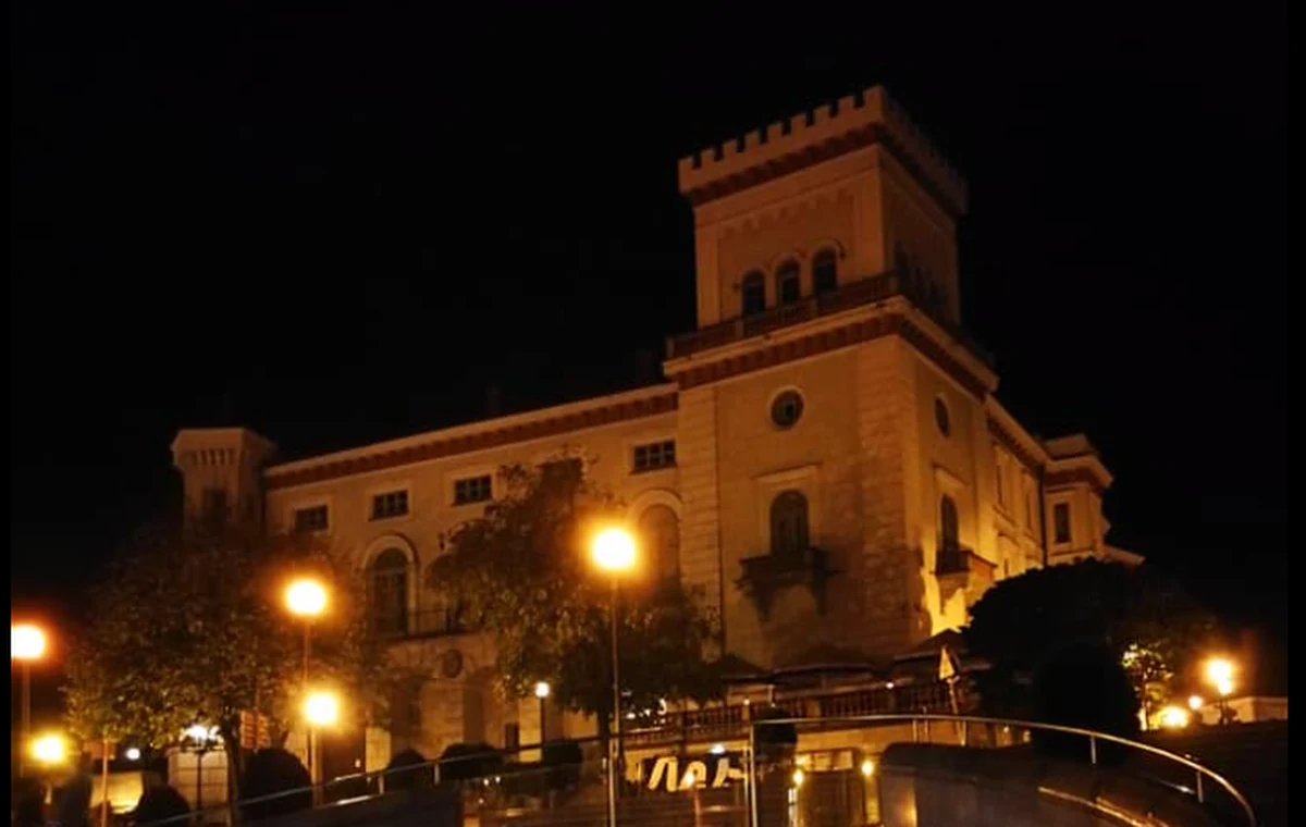 Zakończył się remont otoczenia Zamku Sułkowskich w Bielsku-Białej, który jest siedzibą Muzeum Historycznego - dowiedziała się PAP od wicedyrektora muzeum Wojciecha Glądysa. Prace kosztowały ponad 3 mln zł.