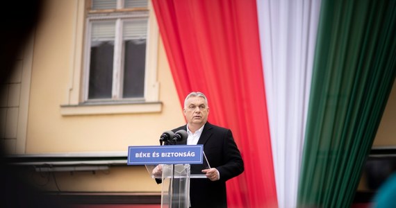 Premier Węgier Viktor Orban jest praktycznie jedynym politykiem w Europie, który otwarcie popiera Putina, wydaje się, że w kontaktach z Moskwą zgubił swoją uczciwość - powiedział prezydent Ukrainy Wołodymyr Zełenski.