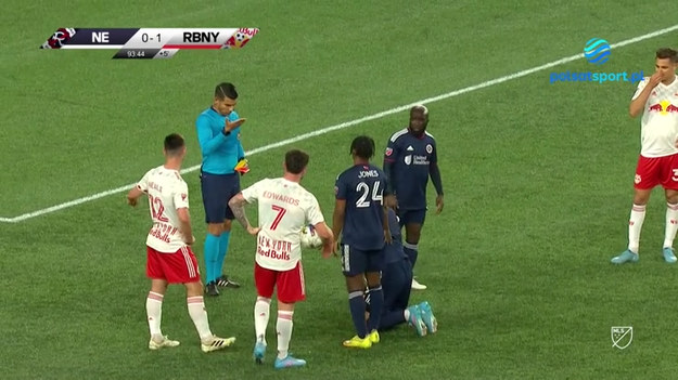 Adam Buksa nie mógł pogodzić się z widmem porażki swojej drużyny (New England Revolution) z New York Red Bulls (mecz zakończył się wynikiem 0:1) i w samej końcówce "zarobił" dwie żółte kartki.