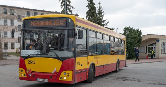 Łodzianie uroczyście pożegnali autobusy Jelcz, które po ulicach ich miasta jeździły prawie 60 lat. Na ostatnią, sentymentalną przejażdżkę, którą z zajezdni Nowe Sady zaproponowało Miejskie Przedsiębiorstwo Komunikacyjne, wybrało się kilkadziesiąt osób.