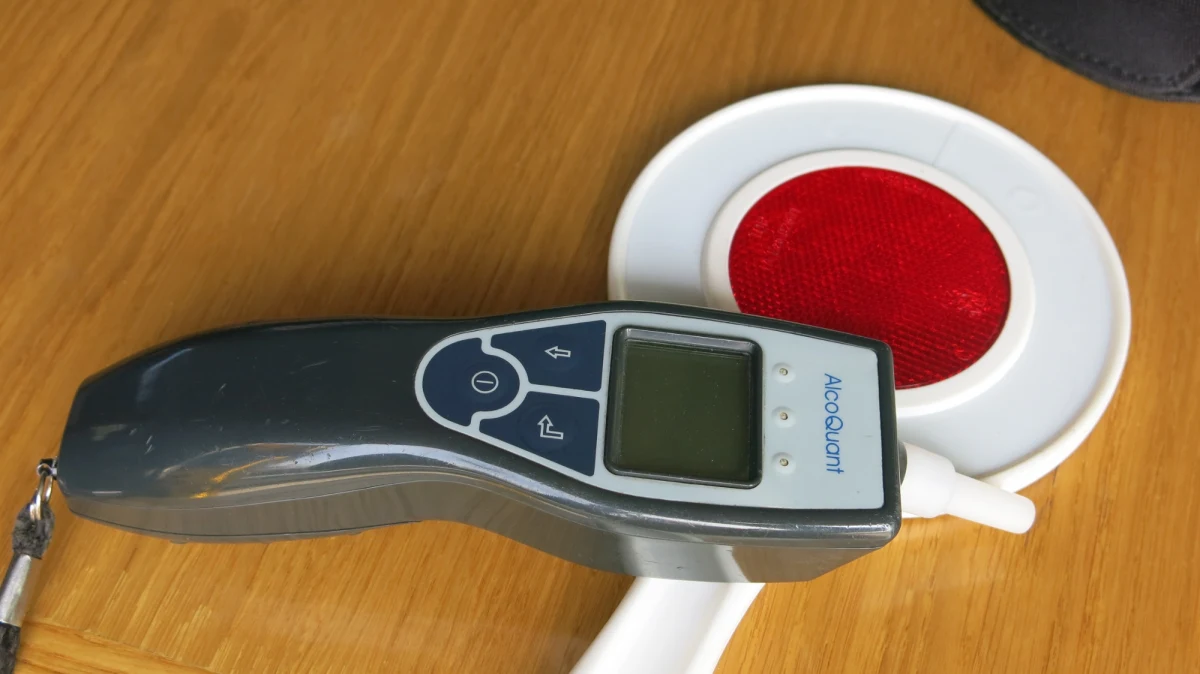 43 - letni mieszkaniec Szczecina złamał sądowy zakaz kierowania pojazdami mechanicznymi. Podczas policyjnej kontroli okazało się również, że mężczyzna jest nietrzeźwy.