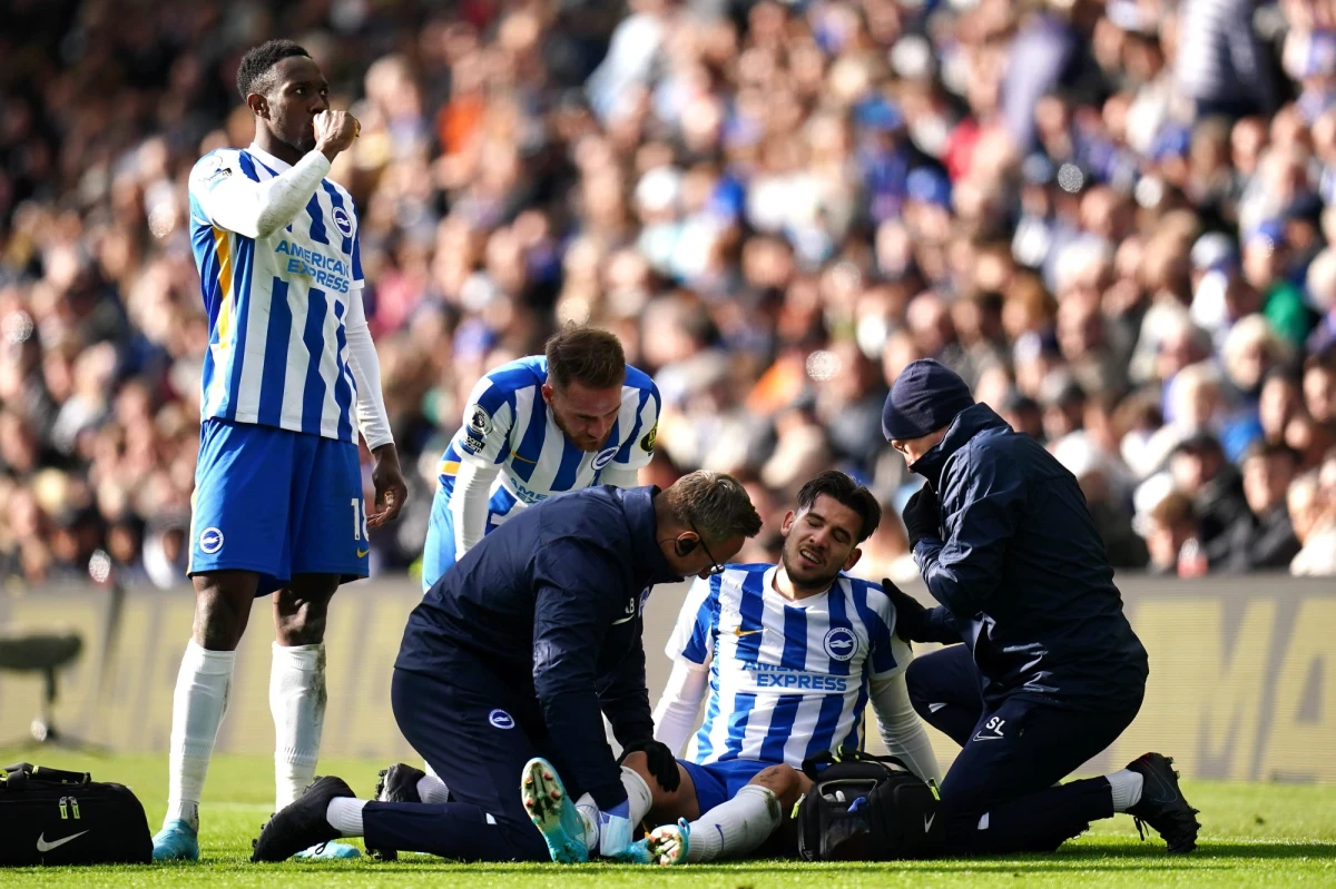 Piłkarz reprezentacji Polski Jakub Moder zerwał więzadło krzyżowe w kolanie i czeka go wielomiesięczna przerwa - poinformował jego klub Brighton & Hove Albion. Blisko 23-letni pomocnik urazu doznał w sobotnim ligowym meczu z Norwich City (0:0).