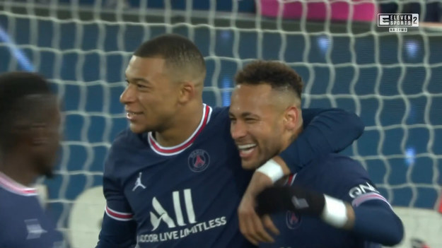 Bramki: 12. Neymar (Mbappé), 28. Mbappé (I. Gueye), 67. Mbappé (Hakimí), 73. Messi (Mbappé), 90. Neymar (Mbappé) – 56. Moffi

Paris Saint-Germain FC: G. Donnarumma – Hakimí, Kimpembe, Marquinhos (C) (72. Ramos), N. Mendes – Danilo Pereira (80. Kehrer), Leandro Paredes (43. Wijnaldum), I. Gueye – Messi, Mbappé, Neymar.

Rezerwowi: Letellier – Dagba, Dina Ebimbe, Icardi, Kehrer, Michut, Ramos, Simons, Wijnaldum.
Trenér: Mauricio Pochettino

FC Lorient: Dreyer – H. Mendes, Laporte, Petrot, Le Goff – Le Fée, Abergel (C), Monconduit – Moffi (77. Boisgard), Koné, Dango Ouattara (77. Lauriente).

Rezerwowi: Nardi – Boisgard, Hergault, Igor Silva, Jenz, Lauriente, Lemoine, Morel, Soumano.
