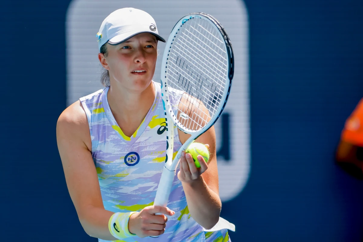 To już oficjalne - Iga Świątek awansowała na pierwsze miejsce w światowym rankingu tenisistek. 20-latka jest pierwszą Polką w historii, która znalazła się na czele tego zestawienia. 