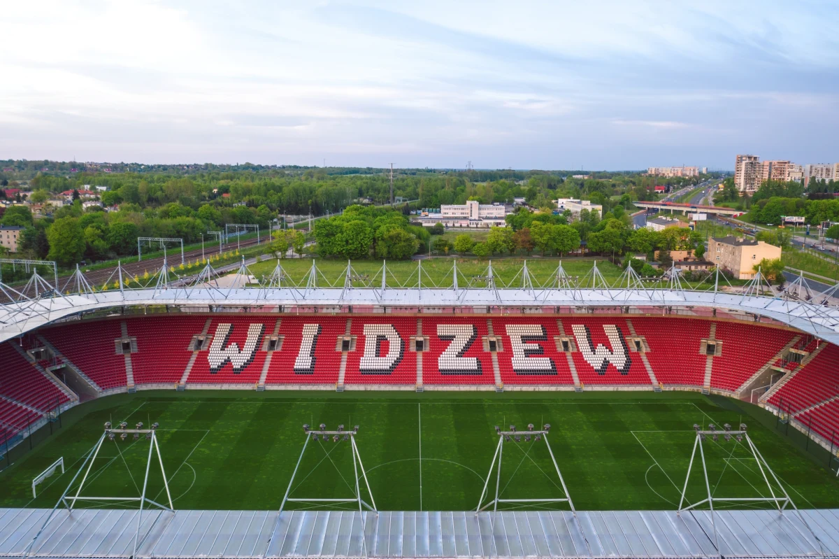 Po niedzielnych awanturach na trybunach zajmowanych przez fanów GKS Tychy podczas meczu z Widzewem, sektor dla kibiców gości na łódzkim stadionie będzie zamknięty do końca sezonu. Taką informację przekazał w poniedziałek rzecznik prasowy Widzewa - Marcin Tarociński.