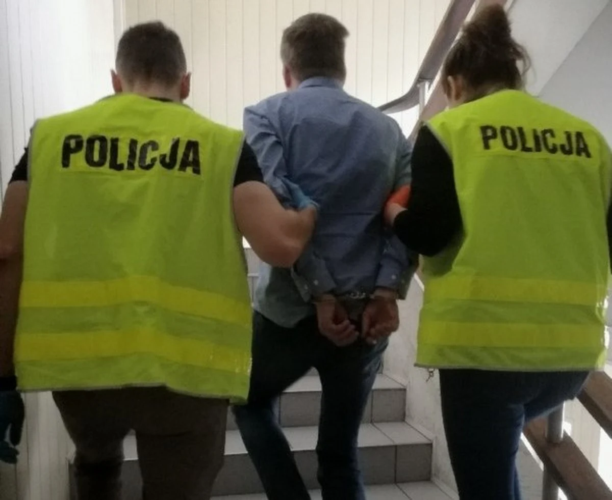 ​Chciał pieniędzy w zamian za obietnicę awansu. Do ośmiu lat więzienia grozi 46-latkowi, który próbował oszukać pracowników banku w Gdyni. Mężczyzna trafił do aresztu.

 