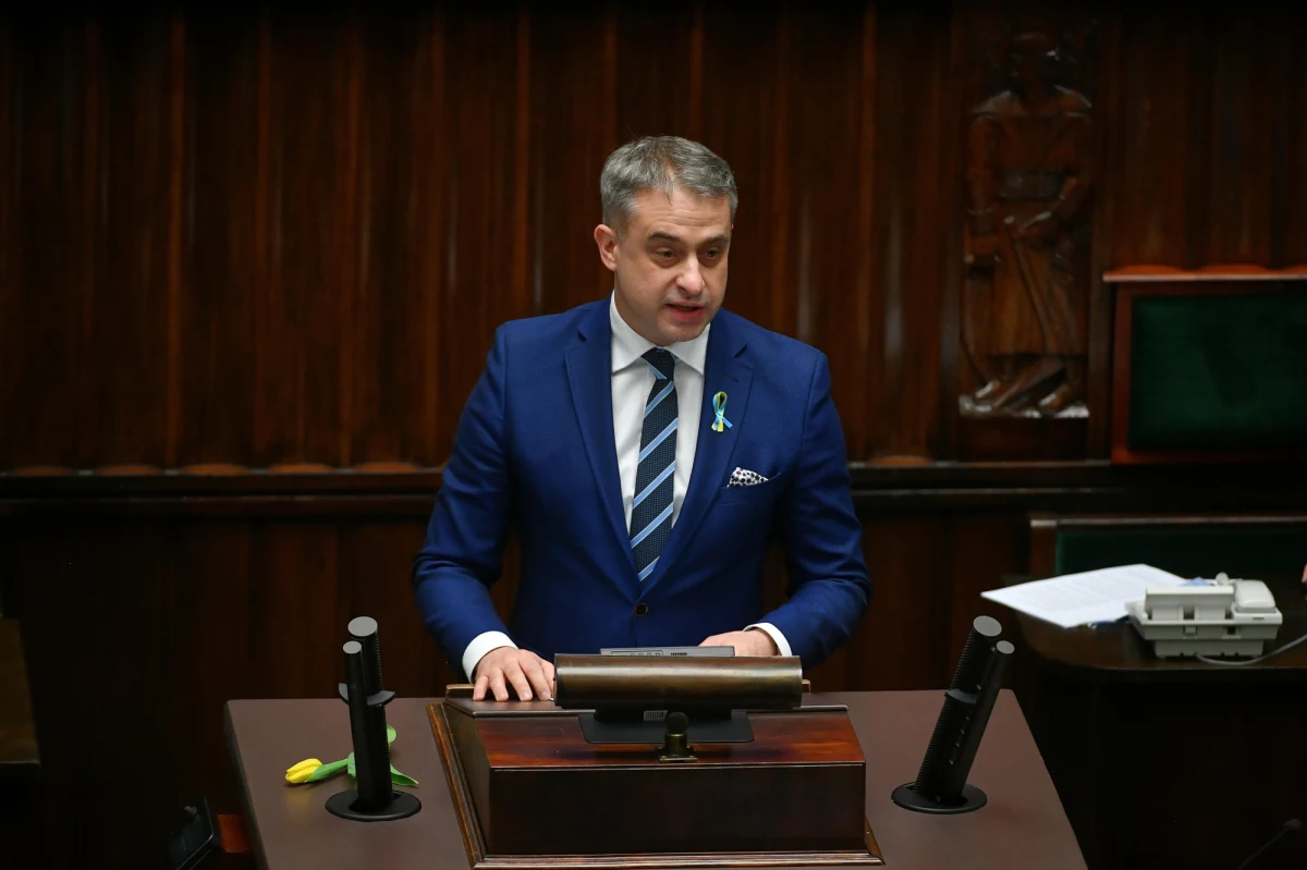 Szef klubu Lewicy Krzysztof Gawkowski oświadczył, że jego ugrupowanie oczekuje od polskiego rządu zerwania relacji z Viktorem Orbanem. W ten sposób odniósł się do wypowiedzi węgierskiego premiera, który w powyborczym wystąpieniu wymienił wśród swoich przeciwników prezydenta Ukrainy Wołodymyra Zełenskiego. Krytycznie słowa węgierskiego szefa rządu skomentował również lider Platformy Obywatelskiej Donald Tusk. 