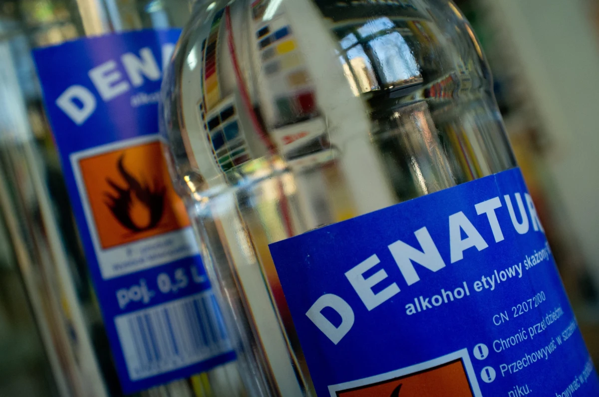 Prokuratura zajęła się sprawą śmierci trzech mężczyzn, którzy razem pili alkohol w Czarnej Wsi pod Częstochową. Dwaj mężczyźni zmarli w domu, trzeci w szpitalu.