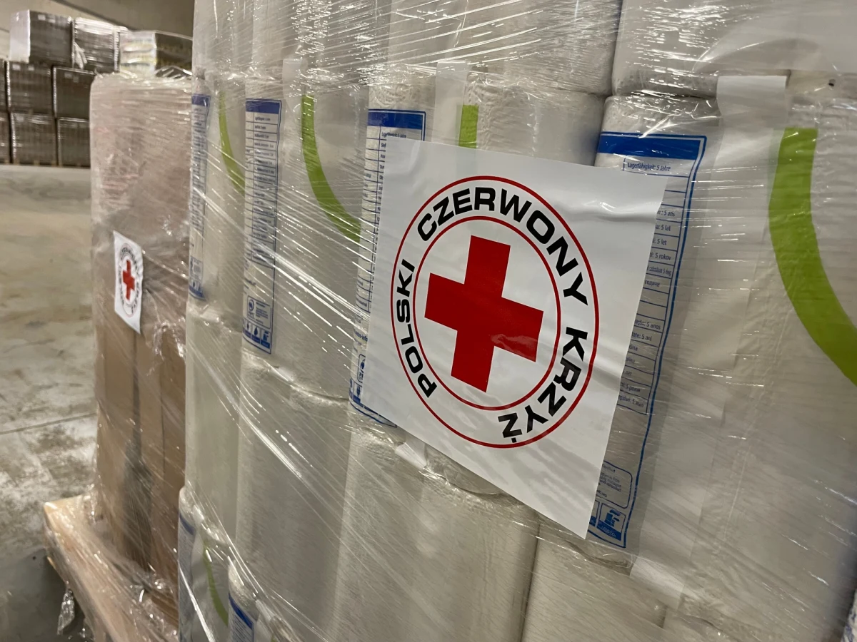 ​Polskiemu Czerwonemu Krzyżowi w Lublinie brakuje żywności. "Gdyby była jakaś dodatkowa, nagła potrzeba, nie mielibyśmy zbytnio, czego wydać" - nie ukrywa Maciej Budka, dyrektor lubelskiego biura okręgowego PCK.