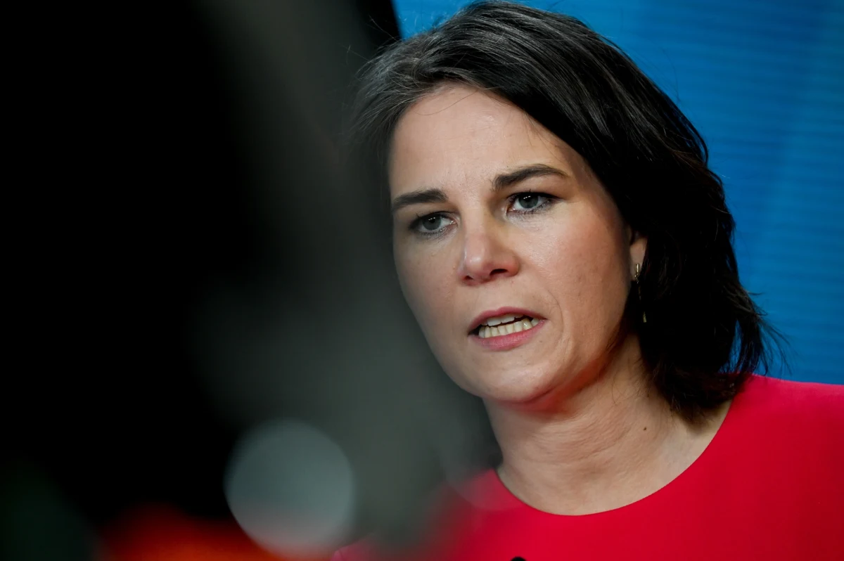 Szefowa MSZ Niemiec Annalena Baerbock poinformowała, że rząd uznał 40 rosyjskich dyplomatów za osoby niepożądane. Niemcy zapowiadają też zwiększenie pomocy dla ukraińskiej armii. Na wyrzucenie dyplomatów zdecydowali się też Francuzi. 