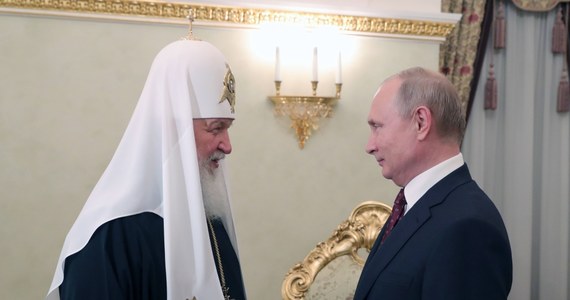 Podczas wojny Rosji z Ukrainą, wśród wiernych Kościoła Prawosławnego Patriarchatu Moskiewskiego, do którego należy 12 tysięcy spośród 19 tysięcy ukraińskich parafii prawosławnych, narasta bunt przeciwko Patriarchatowi i jego zwierzchnikowi - informuje BBC.