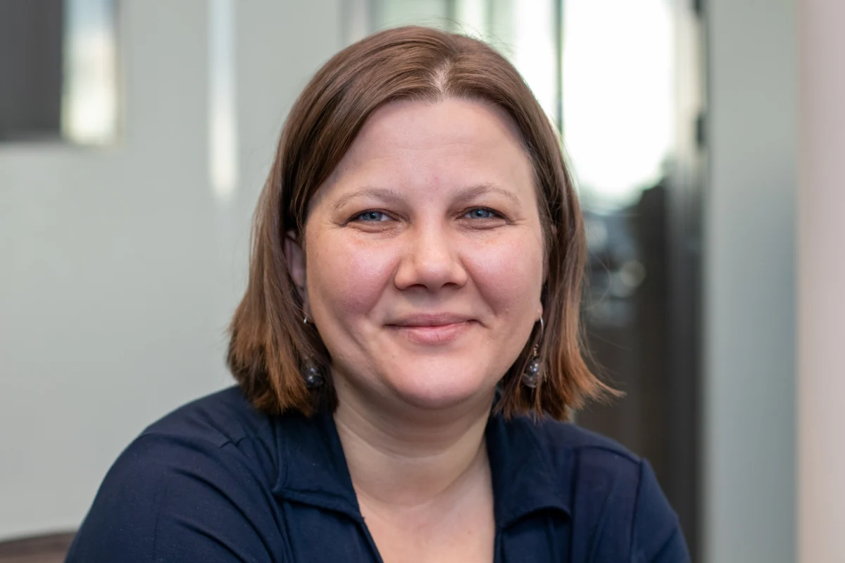 "Zbrodniarze mają prawo do tego, żeby kłamać i to właśnie robią. Natomiast praca, którą muszą wykonać prawnicy, to jest tak naprawdę udowodnić ich winę ponad wszelką wątpliwość, co nie jest łatwe, ale jest do zrobienia" - mówiła w Porannej rozmowie w RMF FM prof. Patrycja Grzebyk, specjalizująca się w międzynarodowym prawie karnym oraz humanitarnym, która była gościem Roberta Mazurka. Co groziłoby Władimirowi Putinowi przed Międzynarodowym Trybunałem Karnym? "Może zostać skazany na karę dożywotniego pozbawienia wolności lub karę pozbawienia wolności do lat 30" - wyjaśniła. Problem w tym, że "Rosja go nie wyda".