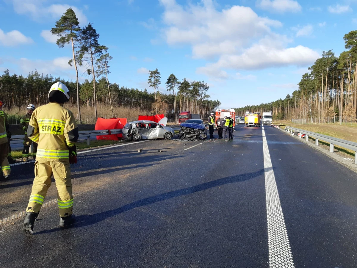 Trzy starsze osoby zginęły w wypadku trzech aut w Świeciu (Kujawsko-Pomorskie). Na drodze S5 zderzyły się trzy samochody osobowe. 