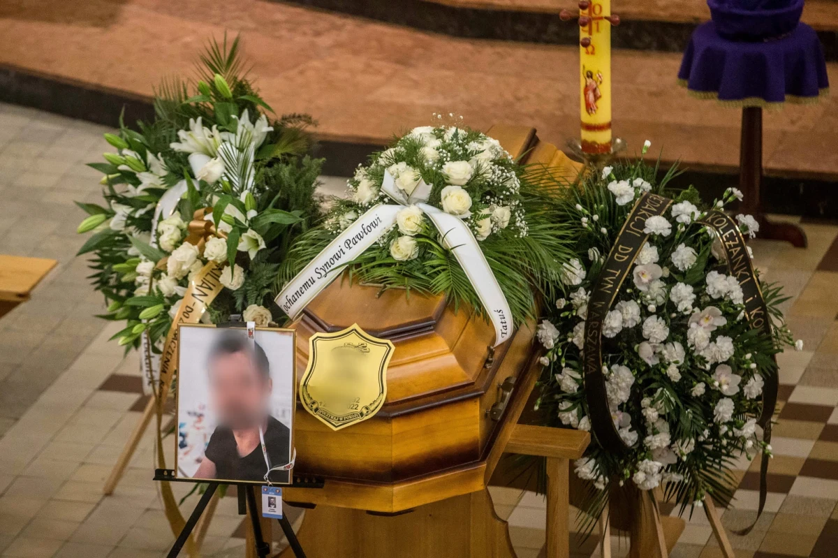 Dopiero 9 maja, czyli za ponad miesiąc sąd rejonowy w Chorzowie zamierza rozpatrzyć wniosek prokuratury o tymczasowy areszt dla mężczyzny podejrzanego o zabójstwo dziennikarza w Parku Śląskim w Chorzowie. Mężczyzna miał wiele ran zadanych nożem - sekcja zwłok wykazała, że było ich aż 50.