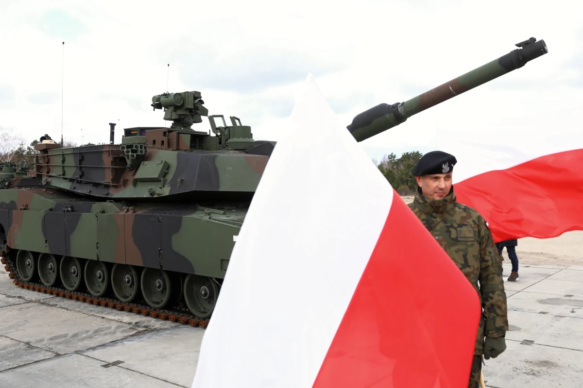 Szef MON podpisał umowę na dostawę 250 amerykańskich czołgów M1A2 Abrams dla polskiego wojska. Warty niecałe 20 miliardów złotych kontrakt to największy kontrakt na uzbrojenie dla polskiej armii.