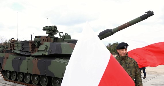 Szef MON podpisał umowę na dostawę 250 amerykańskich czołgów M1A2 Abrams dla polskiego wojska. Warty niecałe 20 miliardów złotych kontrakt to największy kontrakt na uzbrojenie dla polskiej armii.