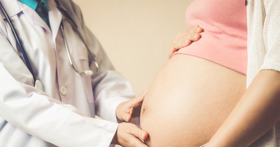 Sukces lekarzy II Kliniki Ginekologii i Położnictwa Uniwersyteckiego Szpitala Klinicznego we Wrocławiu. Udało im się utrzymać ciążę przez ponad 15 tygodni od czasu odpłynięcia wód płodowych u matki. Dzięki temu urodziło się zdrowe dziecko o wadze ponad 3 kg.
