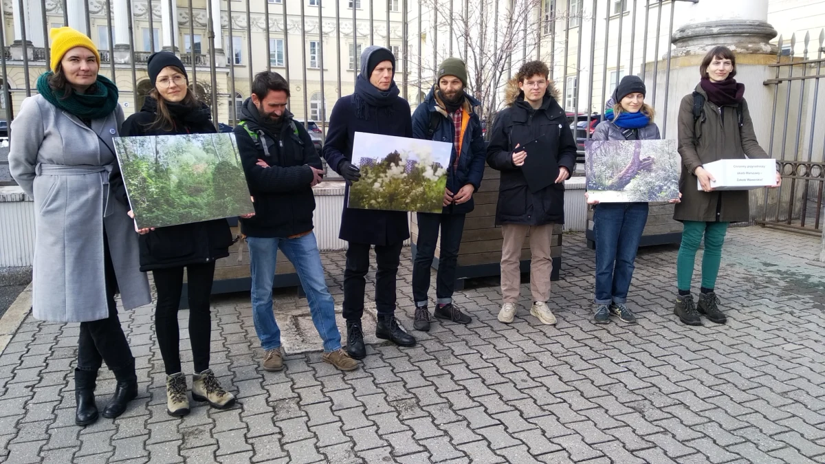 Ekolodzy oraz społecznicy apelują do władz Warszawy o ratowanie przed deweloperką Zakola Wawerskiego. To-jak mówią-przyrodniczy skarb stolicy. Jak informuje reporter RMF MAXXX Przemek Mzyk, pod petycją w tej sprawie podpisało się już ponad 4 tysiące osób. 