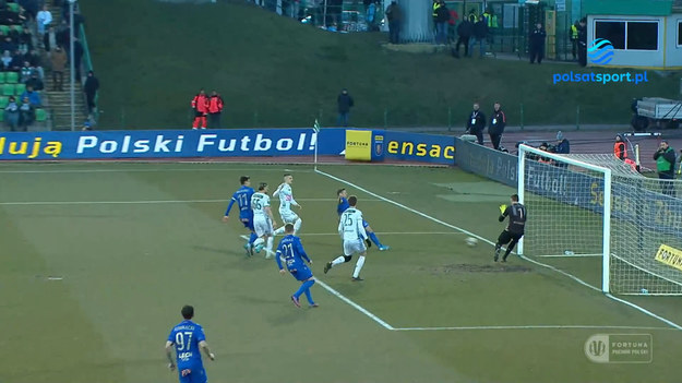 Gol Barry'ego Douglasa w meczu Olimpia Grudziądz - Lech Poznań w Fortuna Pucharze Polski. 