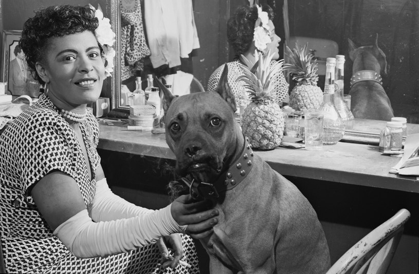 Od małych klubów w Harlemie do światowej kariery i wpisania się na stałe do historii muzyki - to właśnie Billie Holiday. Ta wyjątkowa wokalistka z trudnym życiorysem oraz wielkim talentem jednocześnie przyszła na świat 7 kwietnia 1915 roku. W #96 Pełni Bluesa wspominamy ją urodzinowo. Podsumujemy również rozdanie nagród Grammy.
