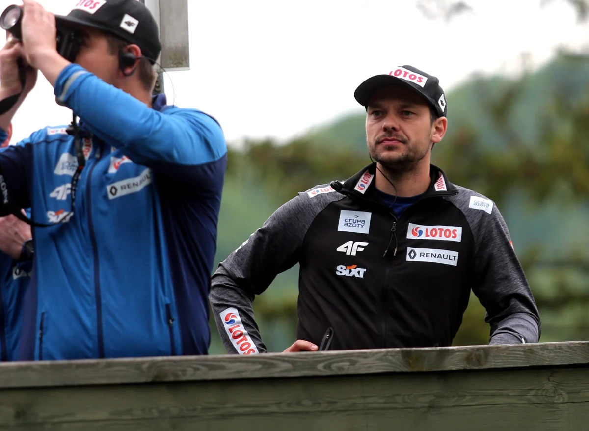 Polski Związek Narciarski oficjalnie potwierdził, że Thomas Thurnbichler będzie nowym trenerem polskiej kadry skoczków narciarskich. Podpisał umowę na cztery lata. To już trzeci Austriak na stanowisku głównego trenera naszej reprezentacji w XXI wieku. Czego możemy się po nim spodziewać, co o nim wiemy, o tym Aleksandra Filipek w radiu RMF24 rozmawiała z Jakubem Kotem, ekspertem skoków z Eurosportu.