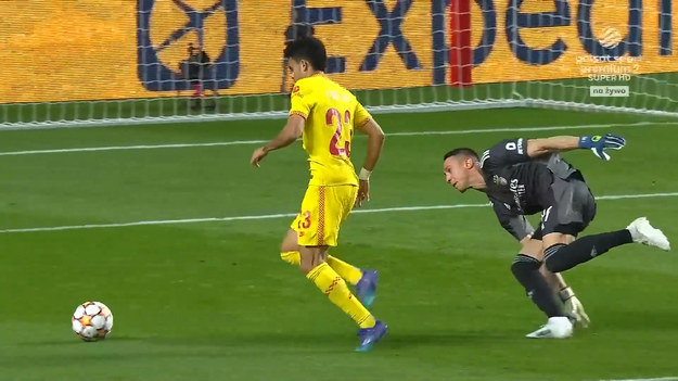 Liverpool pokonał na Estadio da Luz Benficę Lizbona 3-1 w pierwszym meczu ćwierćfinałowym Ligi Mistrzów. Jeden z faworytów rozgrywek ma więc dobrą zaliczkę przed rewanżem na Anfield Road, który odbędzie się 13 kwietnia.

Składy wyjściowe drużyn:

Benfica Lizbona: Vlachodimos – Gilberto, Otamendi (C), Vertonghen, Grimaldo – Silva, Weigl, Taarabt, Everton – Ramos – Núñez.
Rezerwowi: Leite – Meïté, Seferovic, Jaremčuk, D. Gonçalves, Mário, Lazaro, Radonjić, Bastiao Dias, A. Almeida, Bernardo, Morato.
Trenér: Nélson Verissimo.

Liverpool F.C.: Alisson – Alexander-Arnold, Konaté, V. van Dijk (C), Robertson – Keïta, Fabinho, Alcántara – M. Salah, Mané, L. Díaz.
Rezerwowi: Kelleher – Milner, Firmino, Joe Gomez, J. Henderson, Oxlade-Chamberlain, Jones, Minamino, Diogo Jota, Tsimikas, Matip, Elliott
