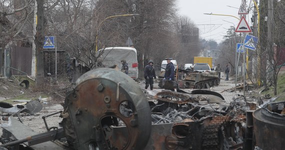 Co trzeci rosyjski wojskowy z tak zwanej brygady "katów Buczy" walczył wcześniej w Syrii po stronie reżimu Baszara Assada - informują ukraińskie media. Ukraiński wywiad poinformował wcześniej, że rosyjscy żołnierze, którzy mieli się dopuścić zbrodni na ludności cywilnej w Buczy, po wycofaniu na Białoruś wracają na front na Ukrainie.