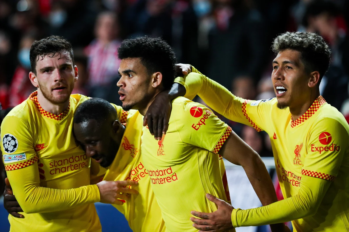 Piłkarze Liverpoolu pokonali 3-1 na wyjeździe Benficę Lizbona w pierwszym meczu ćwierćfinałowym Ligi Mistrzów. Manchester City wygrał u siebie 1-0 z Atletico Madryt. Dzisiaj Bayern Monachium z Robertem Lewandowskim zagra na wyjeździe z Villarrealem, a Chelsea Londyn zmierzy się z Realem Madryt.