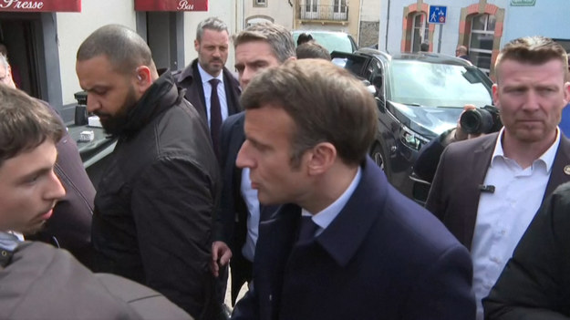 Prezydent i jednocześnie kandydat na kolejną kadencję - Emmanuel Macron - odwiedził Spézet w regionie Bretania, w departamencie Finistère. Mówił tam o Europie i relacjach między państwem, a regionami. Niektórzy przechodnie na jego widok wiwatowali, inni - wygwizdali jego przybycie.