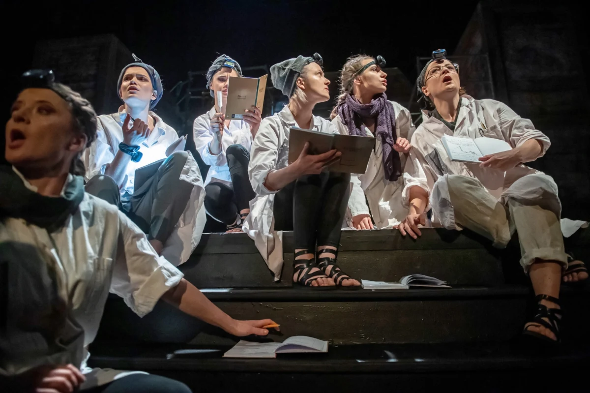 Prapremiera lubelska „Historyji o chwalebnym Zmartwychwstaniu Pańskim” XVI-wiecznego autora Mikołaja z Wilkowiecka w reżyserii Jarosława Gajewskiego odbędzie się w czwartek w Teatrze im. Osterwy w Lublinie.