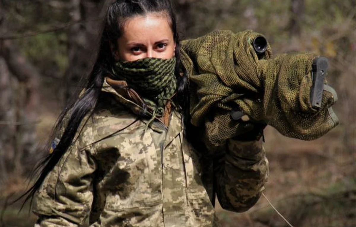 Ma pseudonim Ugoliok, czyli "Węgielek". Ta ukraińska snajperka jest postrachem Rosjan. "Musimy wybić tych orków" - miała powiedzieć. 