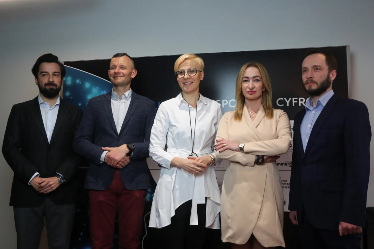 Izba Gospodarki Elektronicznej uruchomiła regionalne biuro w Łodzi. e-Izby są też na Śląsku, w Małopolsce, Wielkopolsce oraz Trójmieście. Celem placówek jest tworzenie dogodnych warunków do rozwoju branży cyfrowej oraz e-commerce w Polsce - poinformowała IGE.