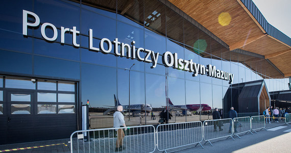 Uruchomiona została nowa linia autobusowa pomiędzy lotniskiem Olsztyn-Mazury a Mikołajkami, przez Szczytno i Mrągowo. Połączenie powstało z inicjatywy samorządu woj. warmińsko-mazurskiego - poinformował rzecznik portu lotniczego Dariusz Naworski.
